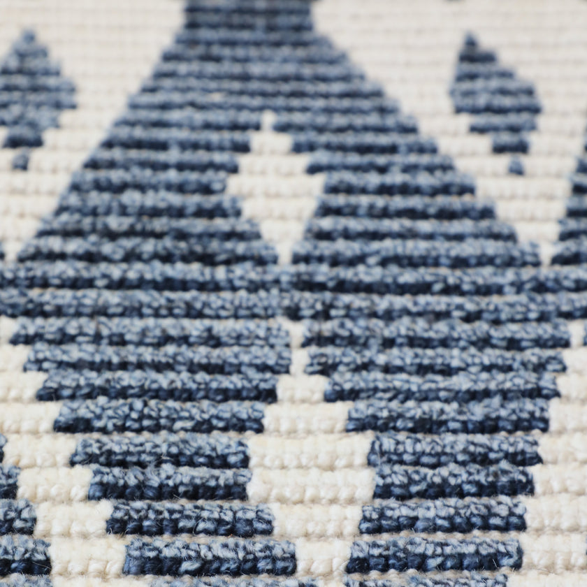 16817 Handwoven Rug 2’7 x 3’11