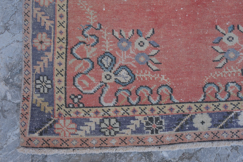 7200 Handwoven Vintage Rug 3'5x6'9