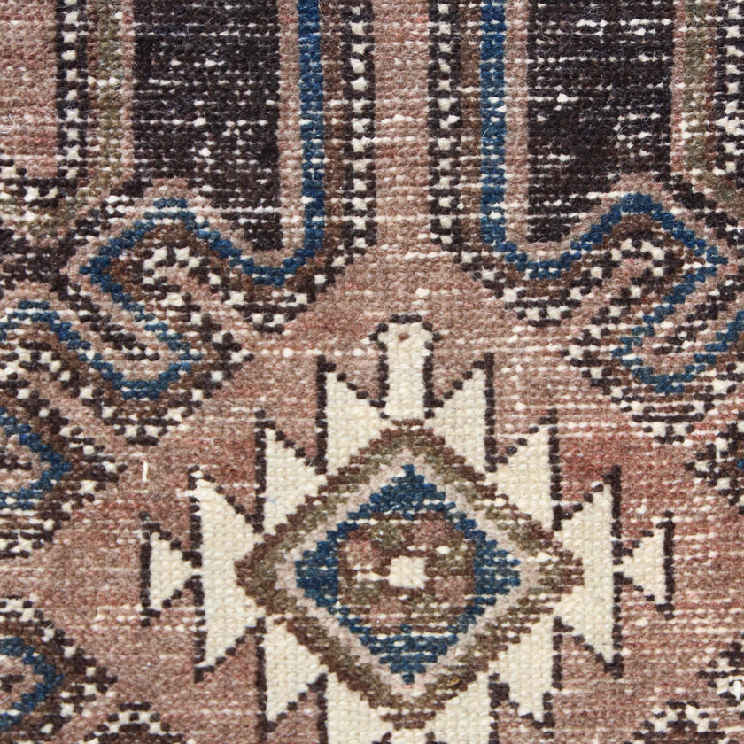 IST501 Handwoven Vintage Rug 2’6x9'5