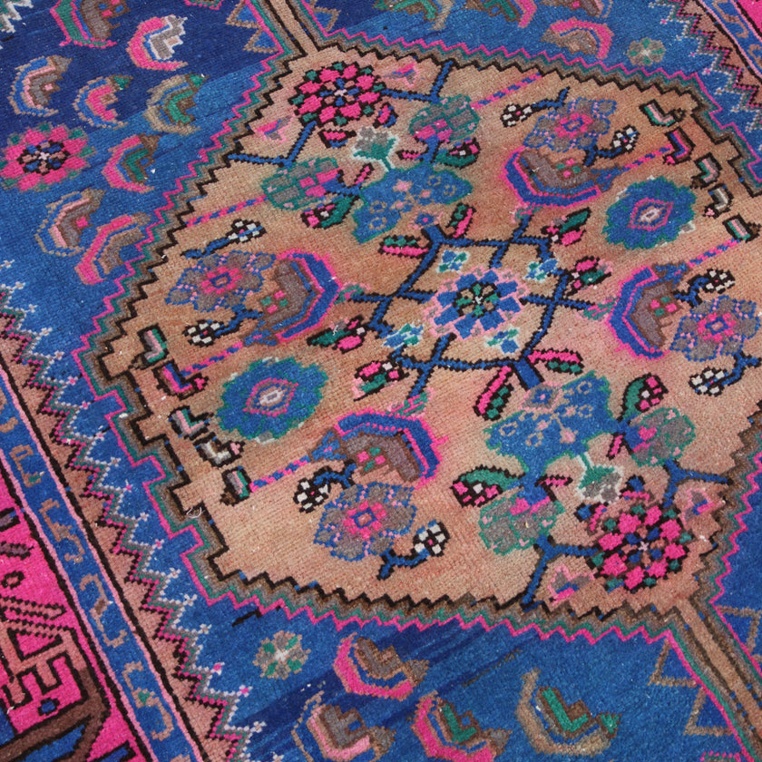 MA08 Handwoven Vintage Rug 4’5x8’1