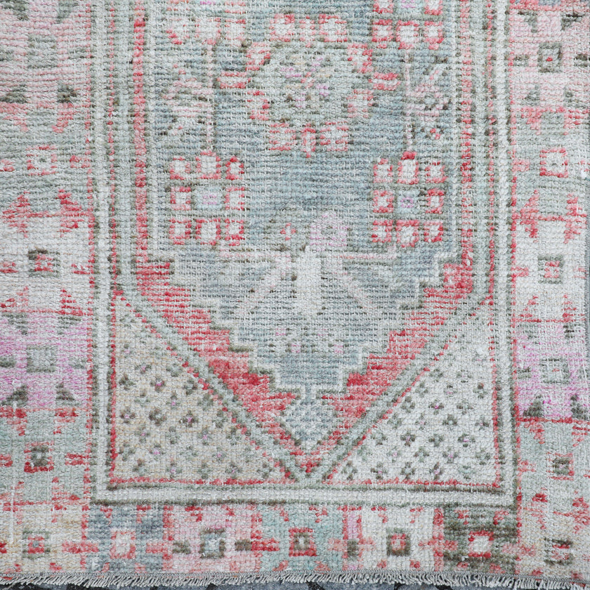 Z152 Handwoven Vintage Rug 2’6 x 3’9