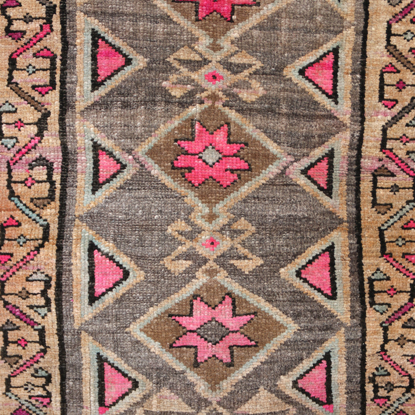 Z482 Handwoven Vintage Rug 2'5 x 3’4