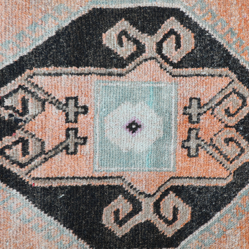 ZM157 Handwoven Vintage Rug 1’11x3'5