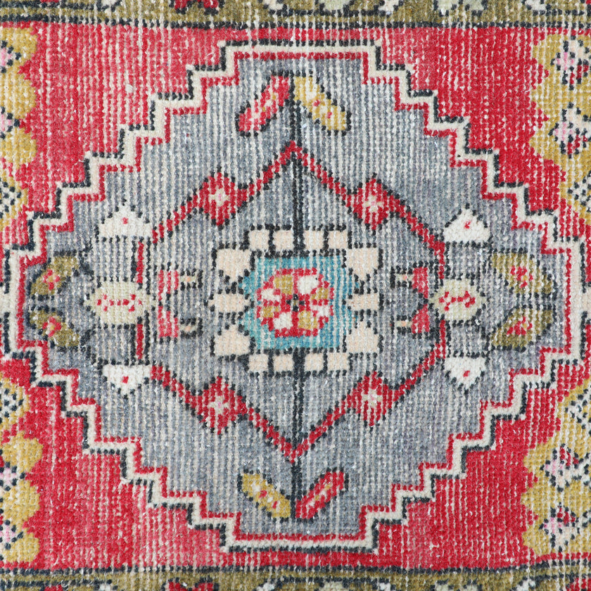 ZM202 Handwoven Vintage Rug 1'8x3'4