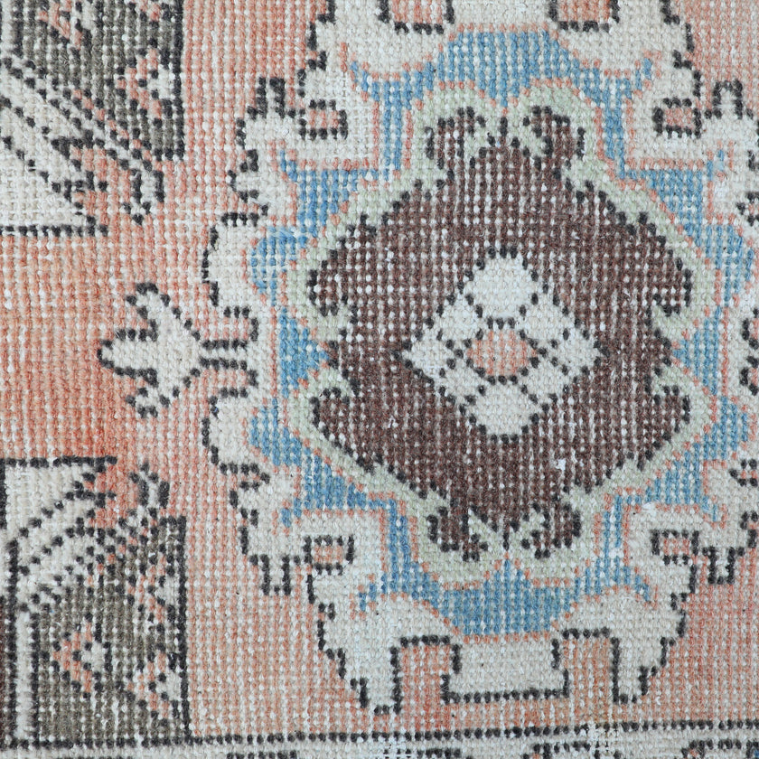 ZM218 Handwoven Vintage Rug 1’6x2'9