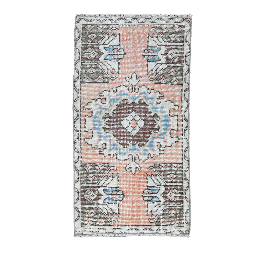 ZM218 Handwoven Vintage Rug 1’6x2'9