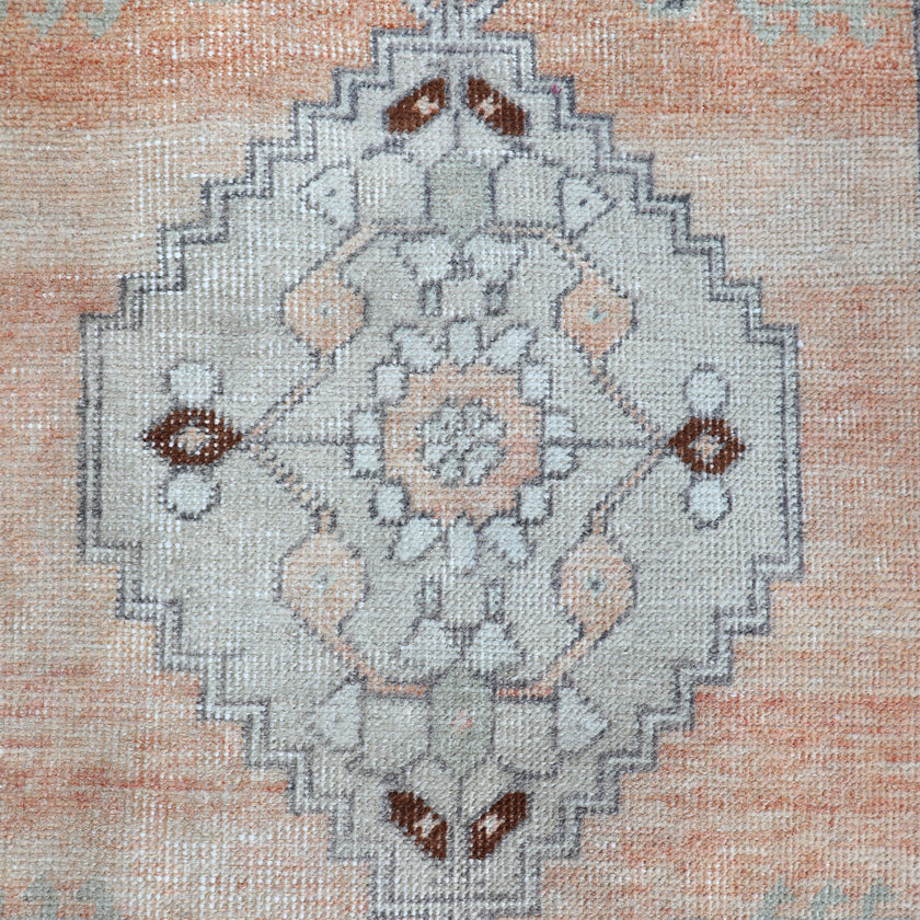 ZM236 Handwoven Vintage Rug 1’5x2’11