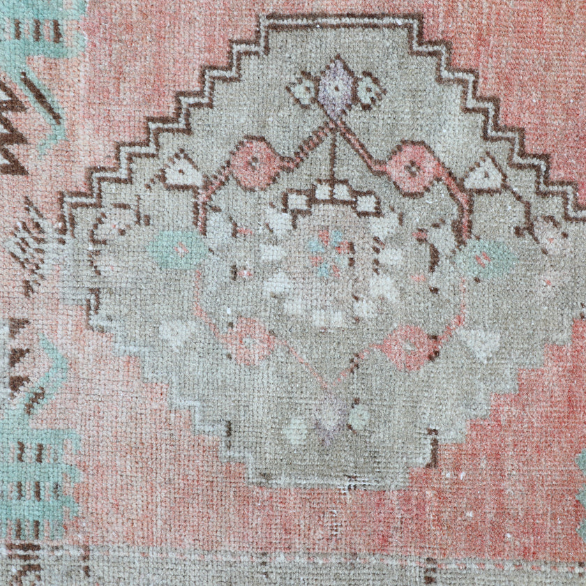 ZM263 Handwoven Vintage Rug 1’5x2’11