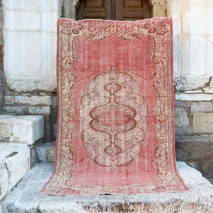 1641 Nurten 5’7x9’7 Handwoven Vintage Rug