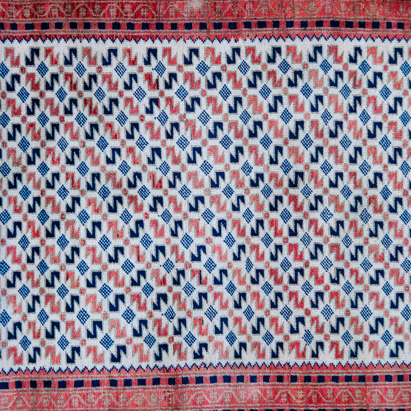 3851 Handwoven Vintage Rug 3’9x6'7