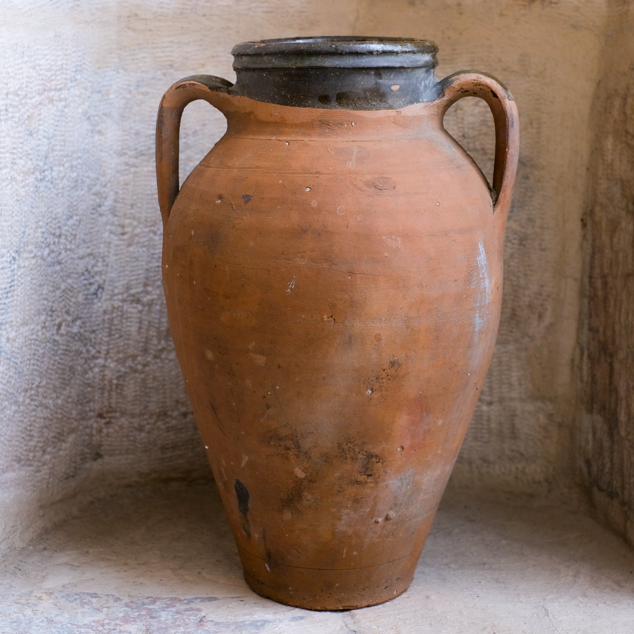 Olive Jar 48 (17x31) – Zuma Imports