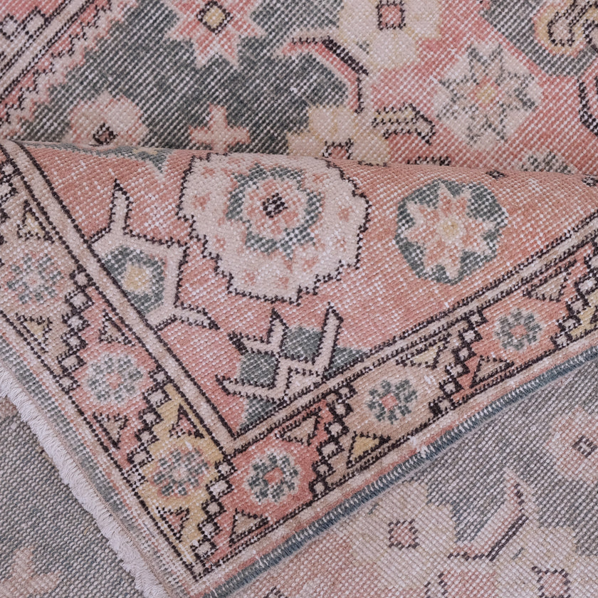 6326 Handwoven Vintage Rug 3'10x7