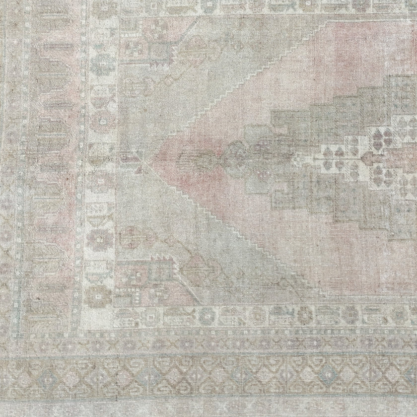 14073 Handwoven Vintage Rug 5 x 9’2