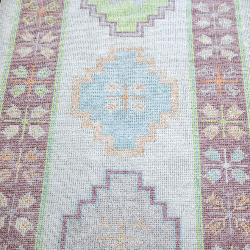 14976 Handwoven Rug 2’9x9’6