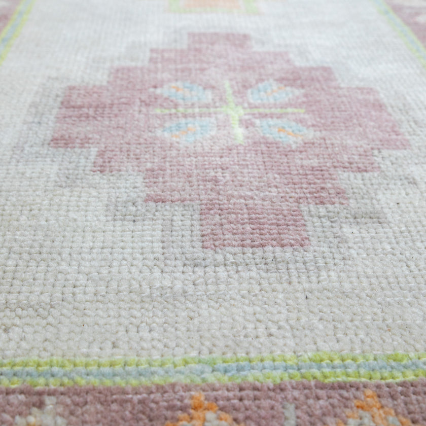 14976 Handwoven Rug 2’9x9’6