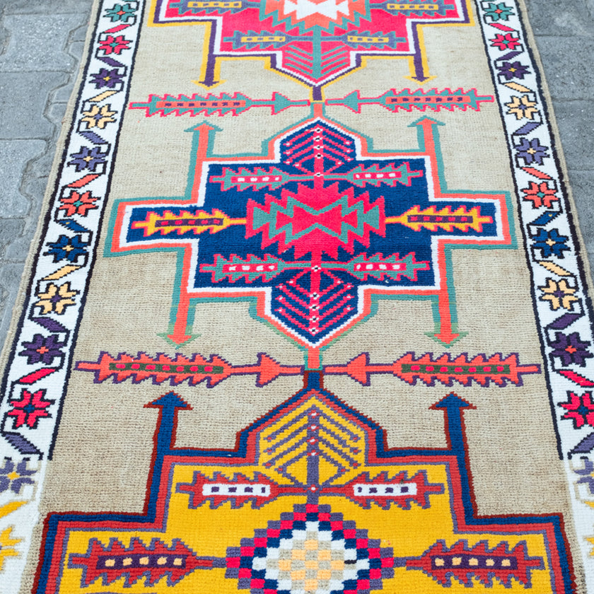 15343 Handwoven Vintage Rug 2’9x10’10