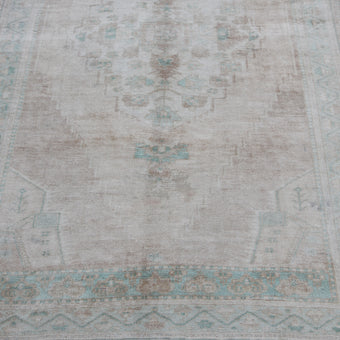 15374 Handwoven Vintage Rug 5’8x11’2