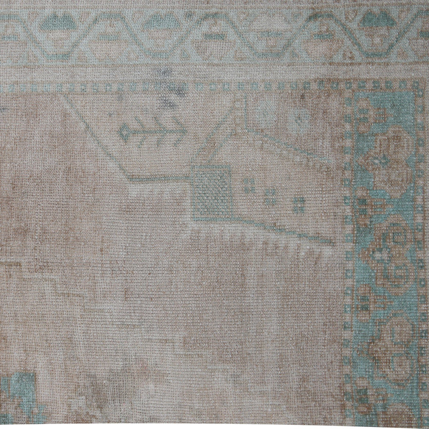 15374 Handwoven Vintage Rug 5’8x11’2