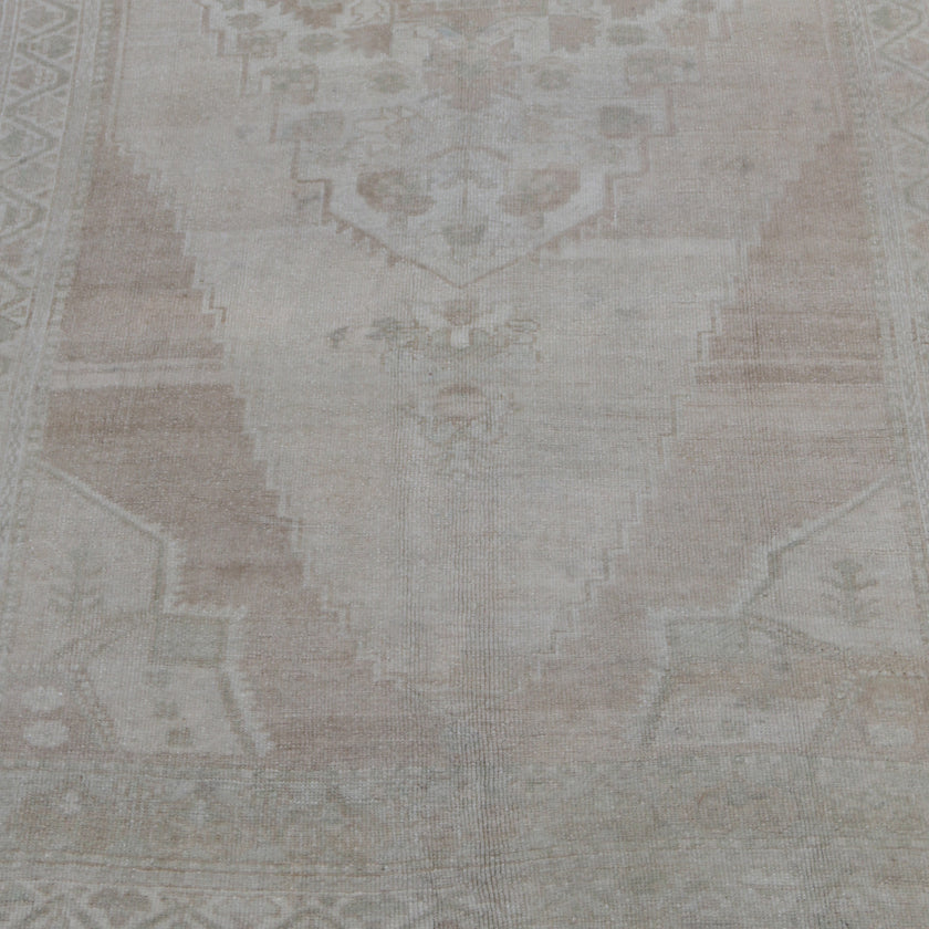 15374 Handwoven Vintage Rug 5’8x11’2