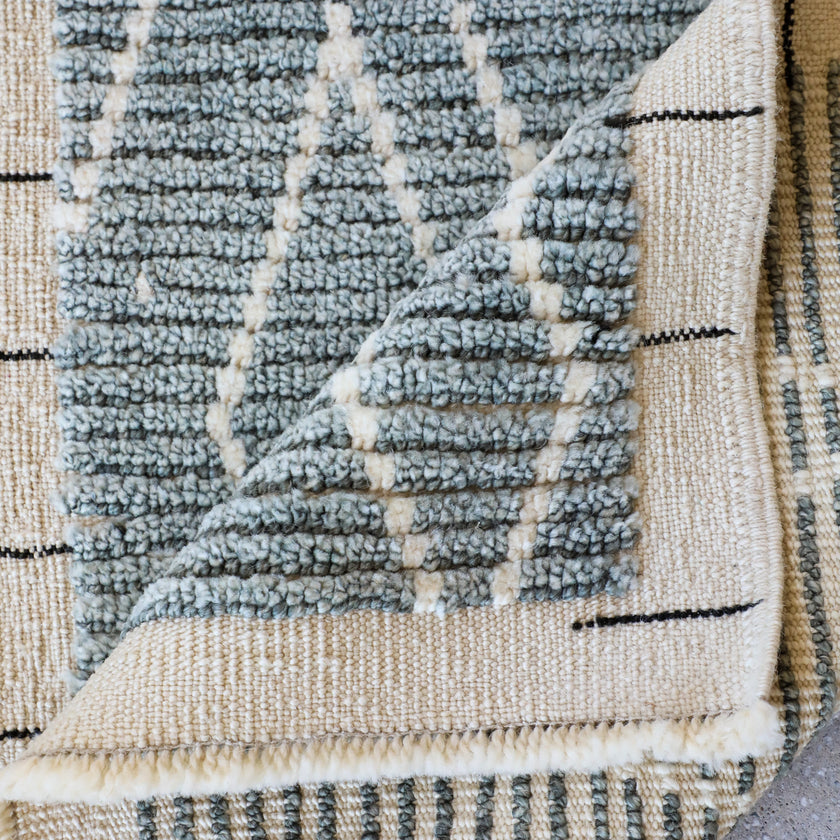 15792 Handwoven Rug 2’6 x 6