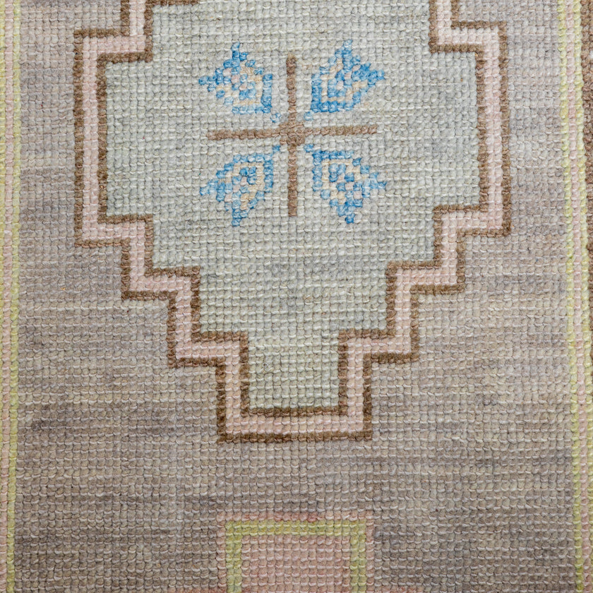 16224 Handwoven Rug 2’8x10’4