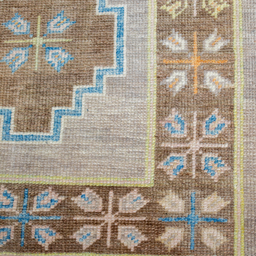 16224 Handwoven Rug 2’8x10’4