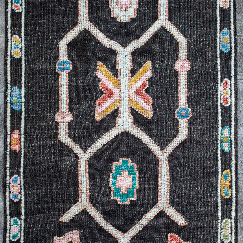 16354 Handwoven Rug 2’9x10'9