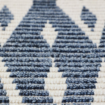 16817 Handwoven Rug 2’7 x 3’11