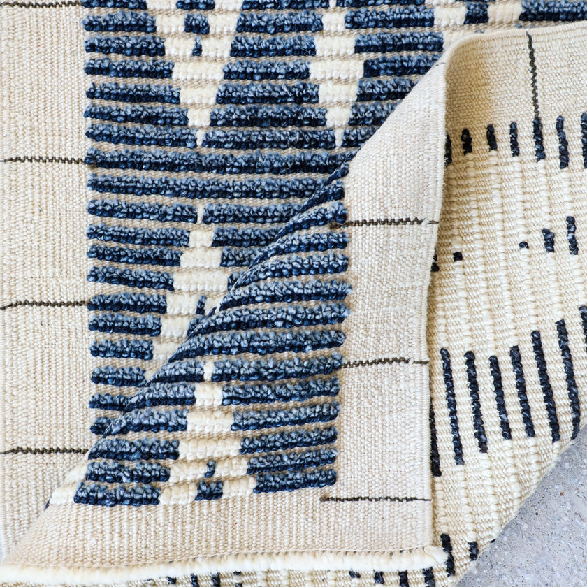 16817 Handwoven Rug 2’7 x 3’11
