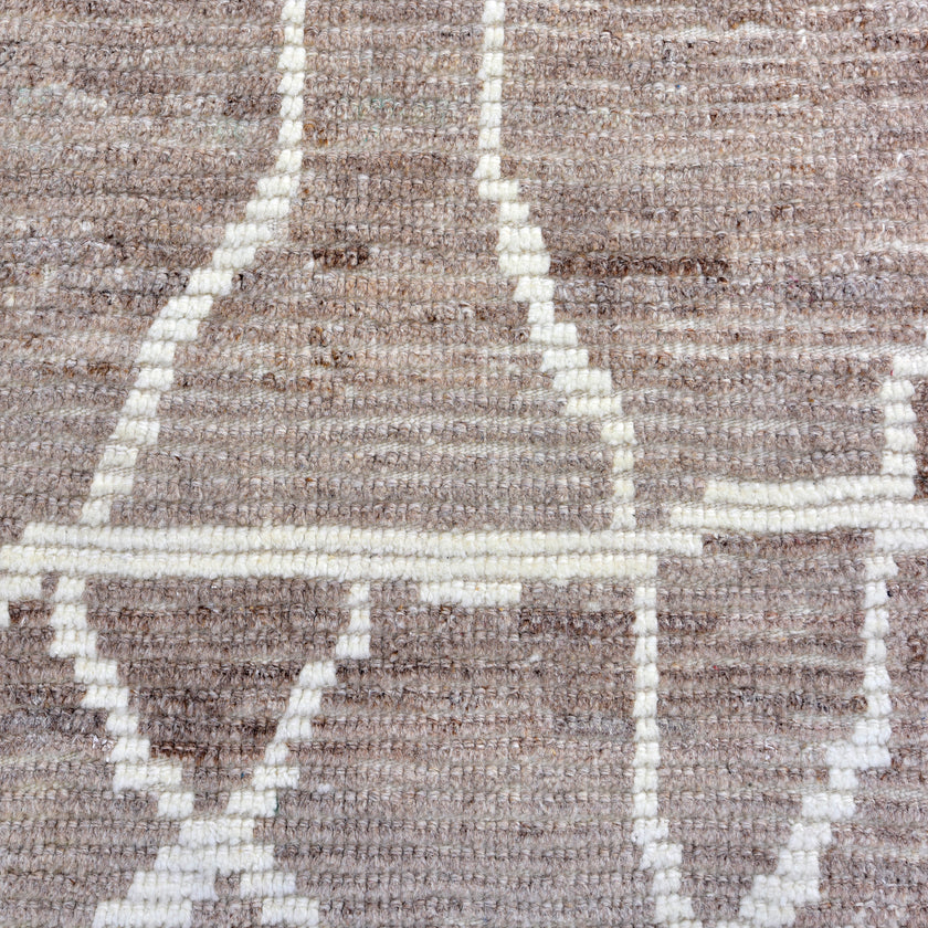 16884 Handwoven Rug 5’9 x 9’5