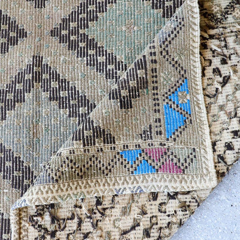 16925B Handwoven Vintage Rug 6 x 10’10