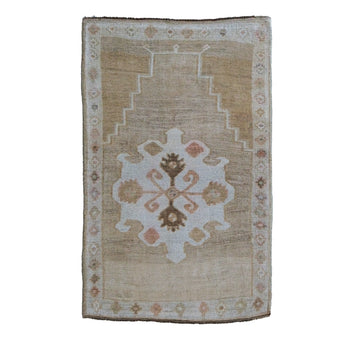 16938 Handwoven Vintage Rug 3’6x5’7