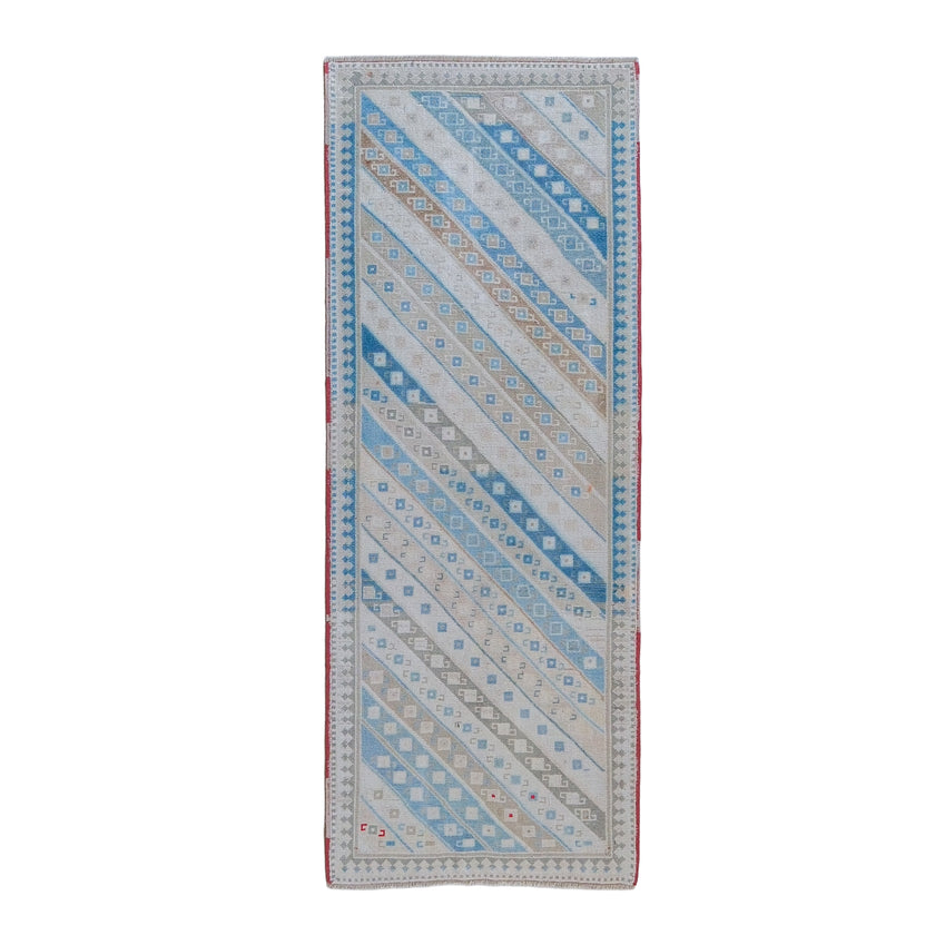 16951 Handwoven Vintage Rug 2’8 x 6’8