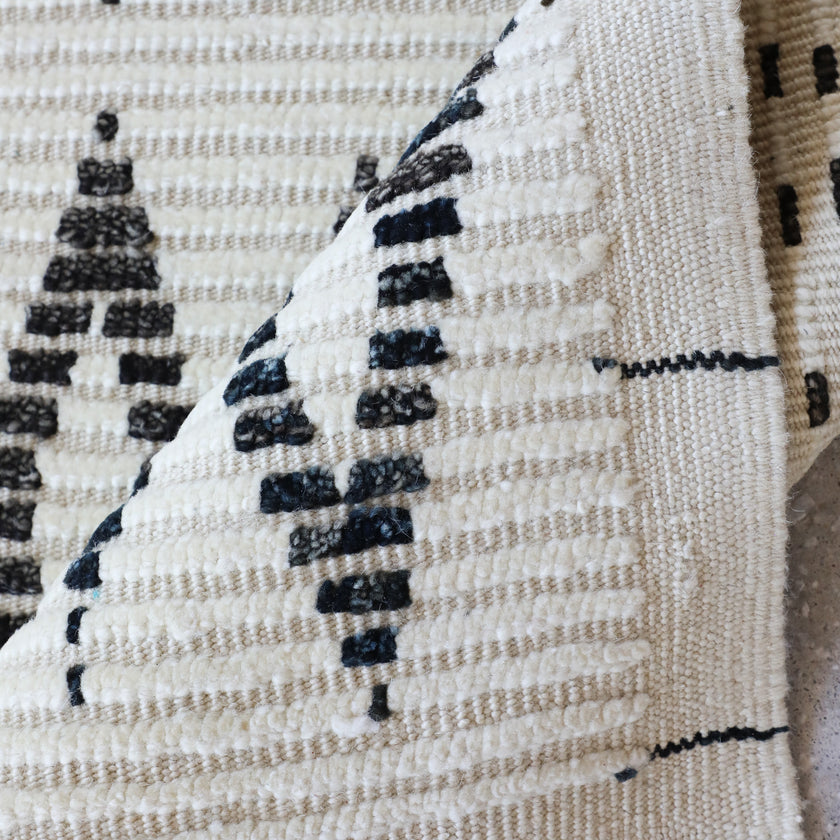16965 Handwoven Rug 2’6 x 4’1