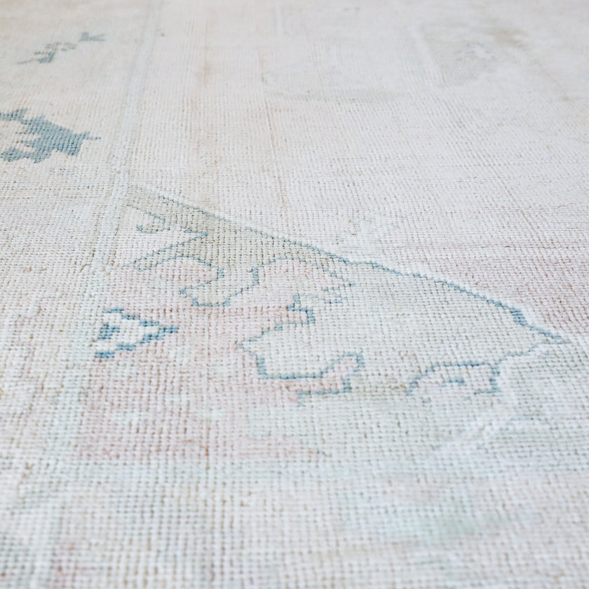 16976 Handwoven Vintage Rug 5’6 x 10’4