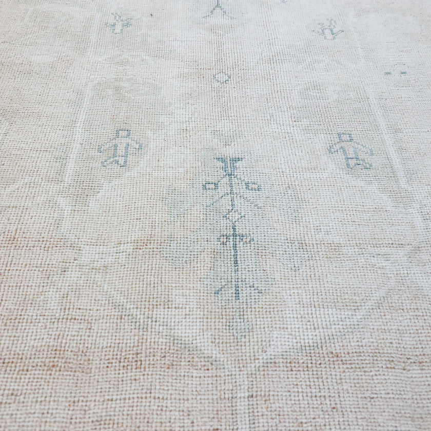 16976 Handwoven Vintage Rug 5’6 x 10’4