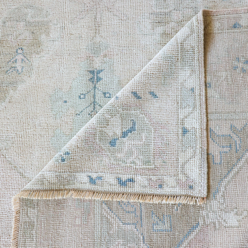 16976 Handwoven Vintage Rug 5’6 x 10’4