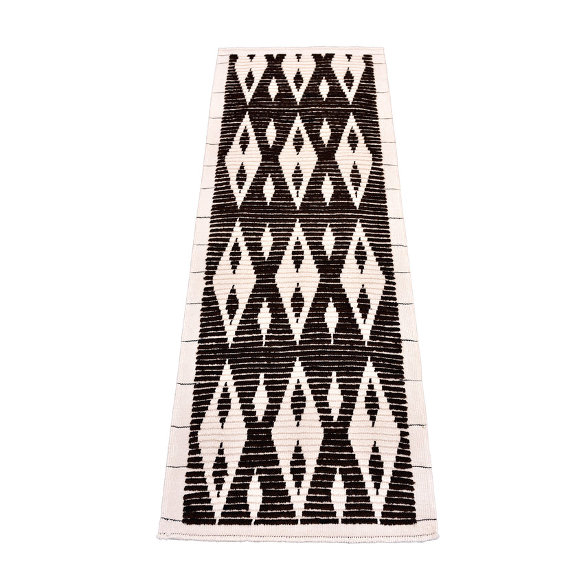 17198 Handwoven Rug 2'7 x 6’11