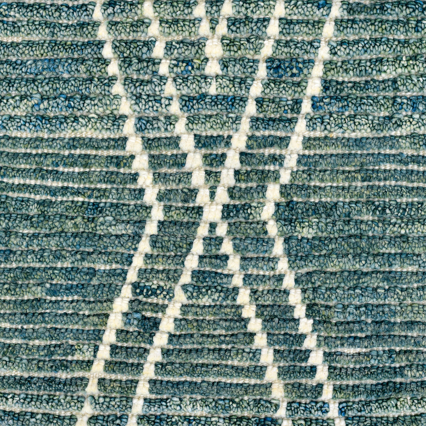 17247 Handwoven Rug 2'8 x 9’10