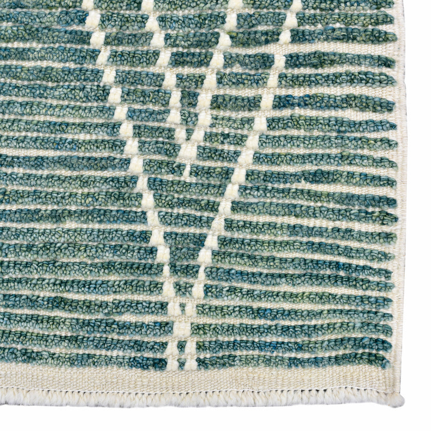 17247 Handwoven Rug 2'8 x 9’10