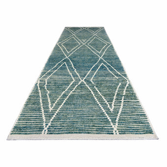 17247 Handwoven Rug 2'8 x 9’10