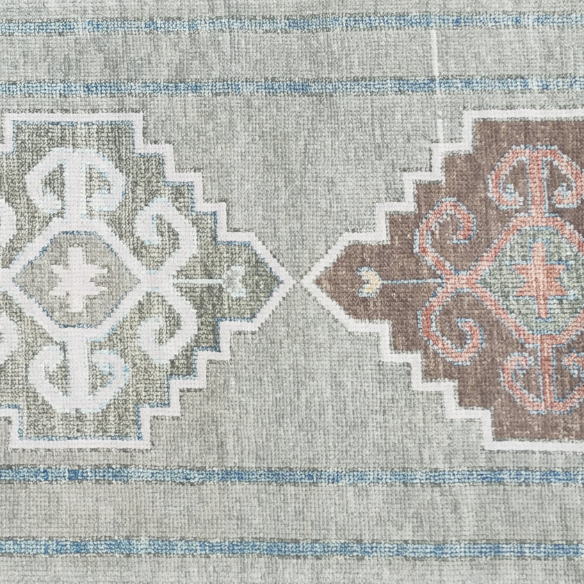 17442 Handwoven Rug 2'9 x 9’4