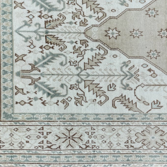 17728 Handwoven Vintage Rug 5’2 x 8'11