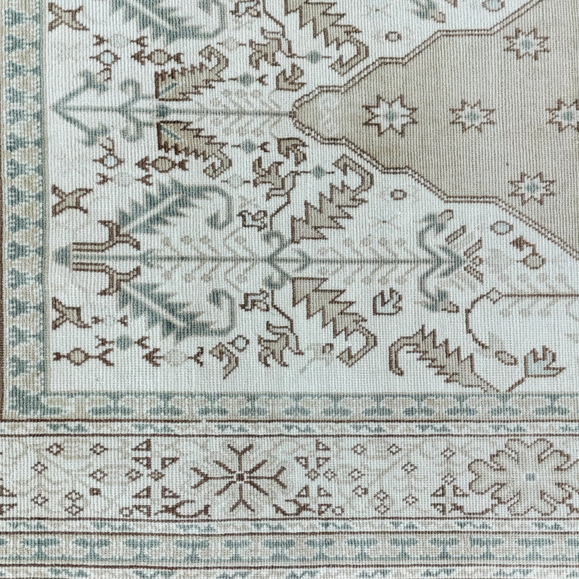 17728 Handwoven Vintage Rug 5’2 x 8'11