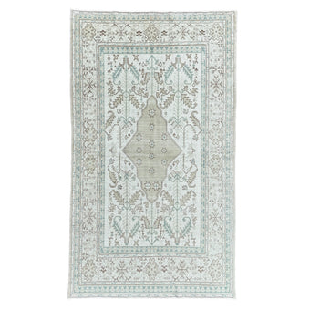 17749 Handwoven Vintage Rug 5’2 x 8’11