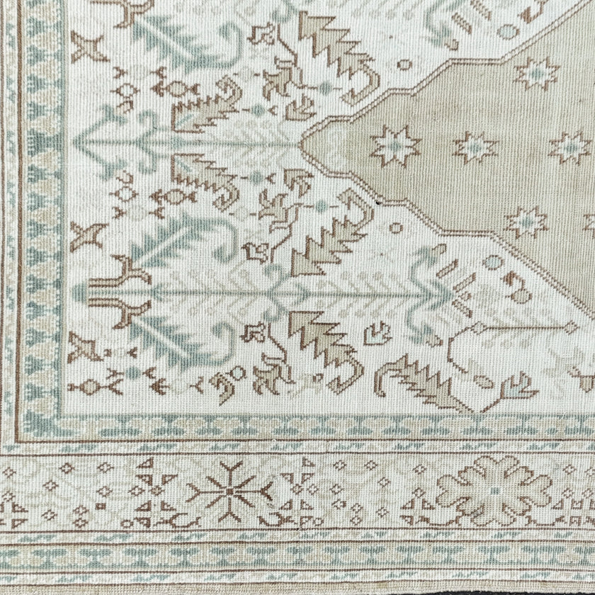 17749 Handwoven Vintage Rug 5’2 x 8’11