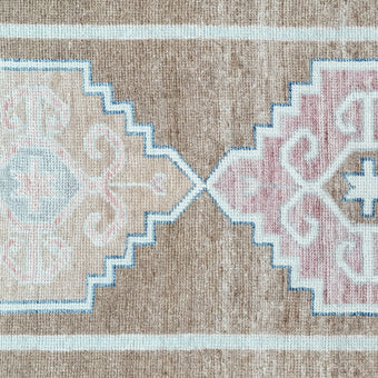 17761 Handwoven Rug 2’8x5’8