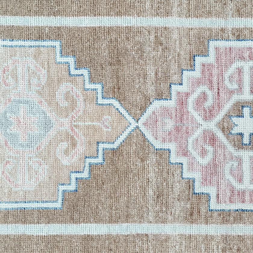 17761 Handwoven Rug 2’8x5’8
