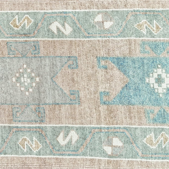 17801 Handwoven Rug 2’9x9’5
