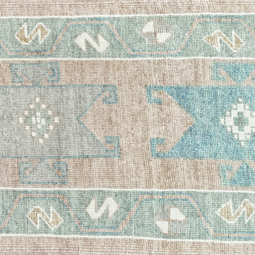17801 Handwoven Rug 2’9x9’5